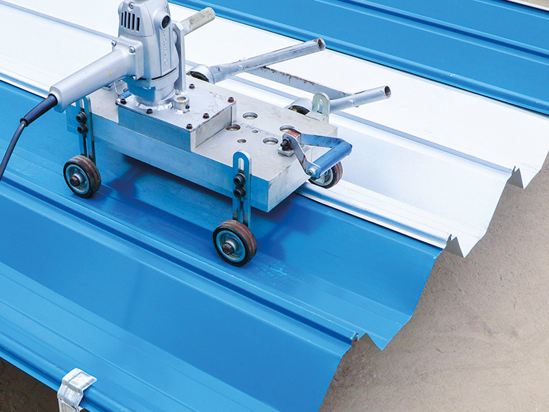 3.2 Seam with Electric Seamer 180 at the edge of each roofing