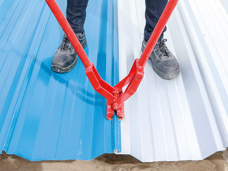 3.1 Seam with Hand Seam 180 at the edge of each roofing