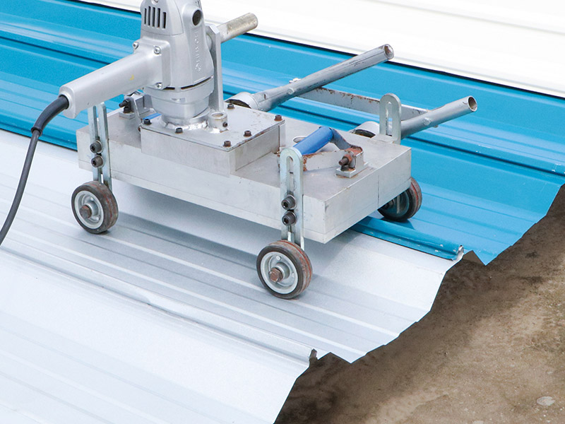3.2 Seam with Electric Seamer 180 at the edge of each roofing