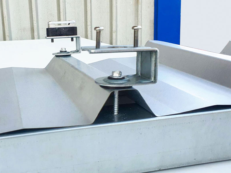 อุปกรณ์คลิปยึดบนแผ่นหลังคา ระบบสกรู Bolt System