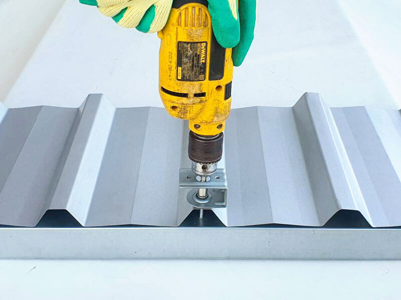 อุปกรณ์คลิปยึดบนแผ่นหลังคา ระบบสกรู Bolt System