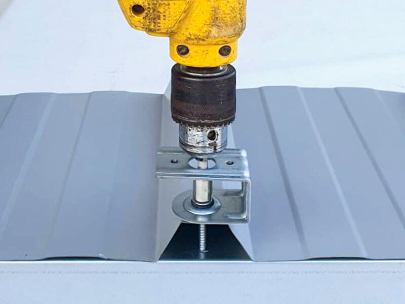 อุปกรณ์คลิปยึดบนแผ่นหลังคา ระบบสกรู Bolt System