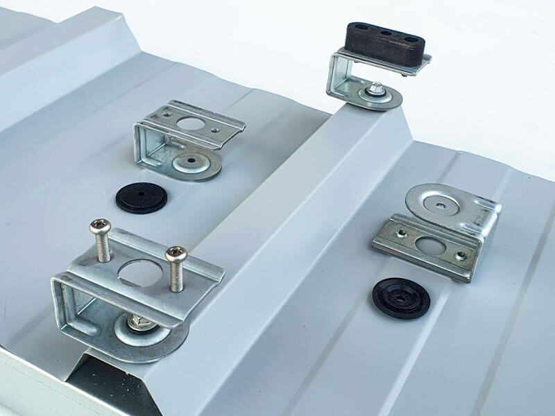 อุปกรณ์คลิปยึดบนแผ่นหลังคา ระบบสกรู Bolt System