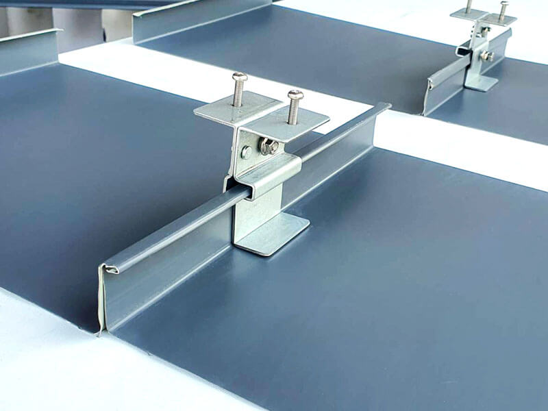 อุปกรณ์คลิปยึดบนแผ่นหลังคา KS CozySeam ระบบ Standing Seam