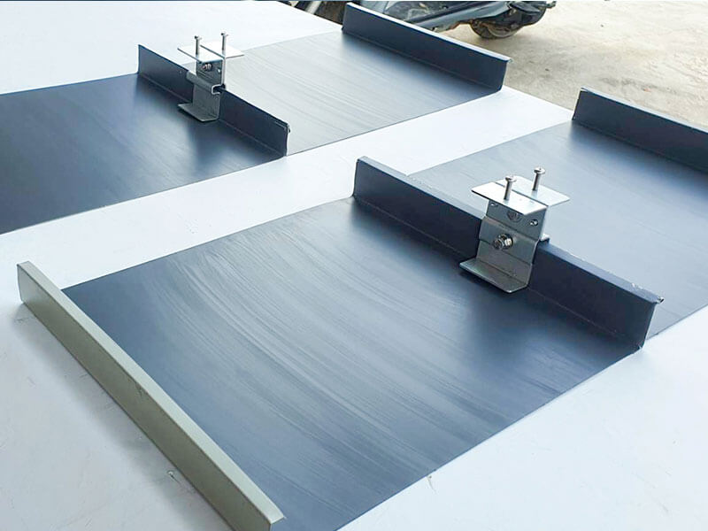 อุปกรณ์คลิปยึดบนแผ่นหลังคา KS CozySeam ระบบ Standing Seam